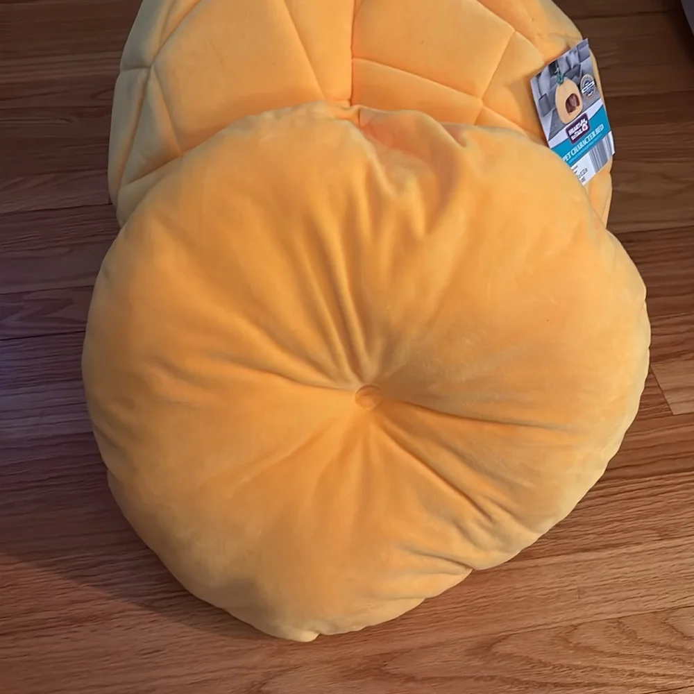 Pineapple pet bed